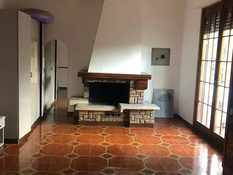 Immagine 1 di Casa bifamiliare in vendita  a Viareggio