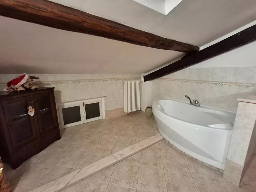 Immagine 17 di Appartamento in vendita  a Capraia E Limite