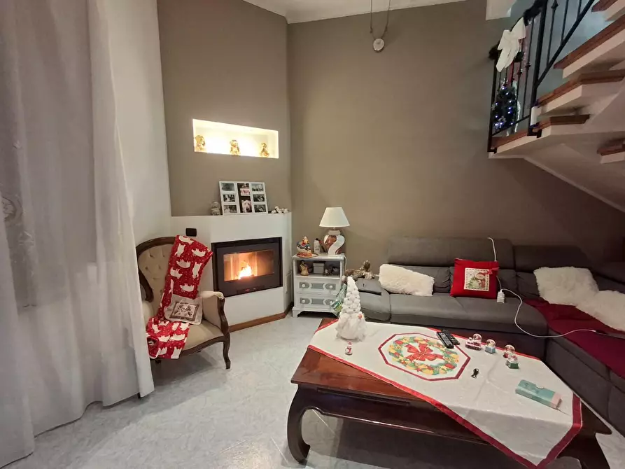 Immagine 4 di Appartamento in vendita  a Capraia E Limite