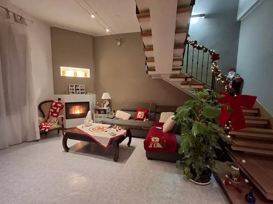 Immagine 1 di Appartamento in vendita  a Capraia E Limite