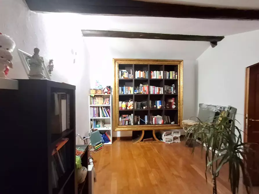 Immagine 21 di Appartamento in vendita  a Capraia E Limite