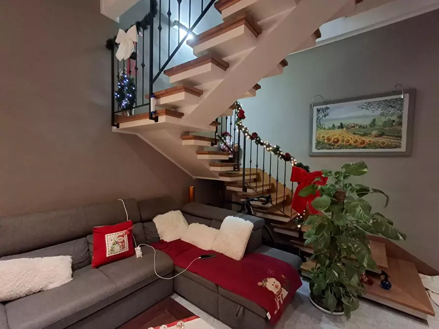 Immagine 5 di Appartamento in vendita  a Capraia E Limite