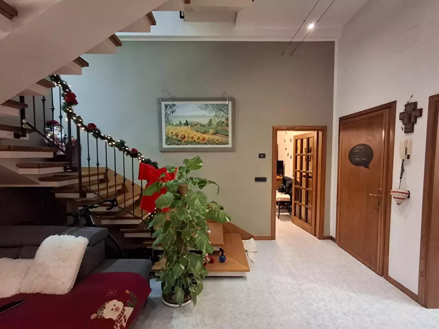 Immagine 6 di Appartamento in vendita  a Capraia E Limite