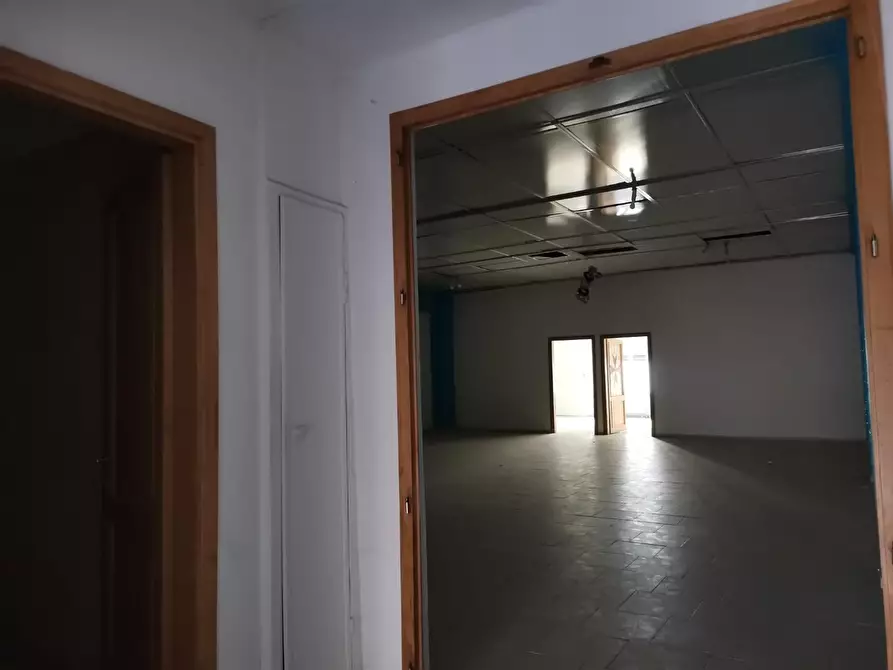 Immagine 5 di Palazzo in vendita  a Poggibonsi