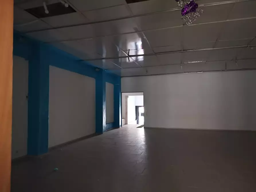 Immagine 25 di Palazzo in vendita  a Poggibonsi