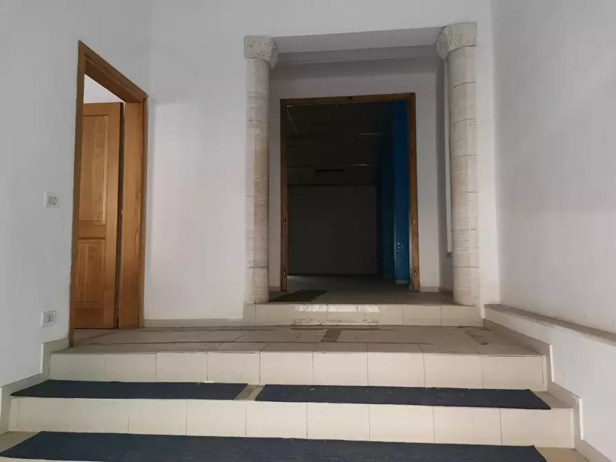 Immagine 2 di Palazzo in vendita  a Poggibonsi