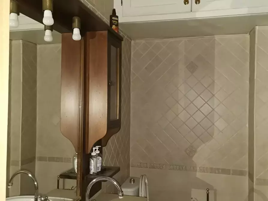 Immagine 11 di Palazzo in vendita  a Poggibonsi