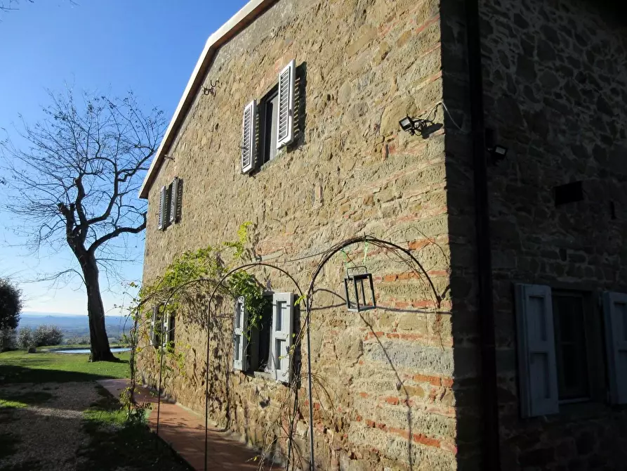 Immagine 2 di Casa colonica in vendita  a Capraia E Limite