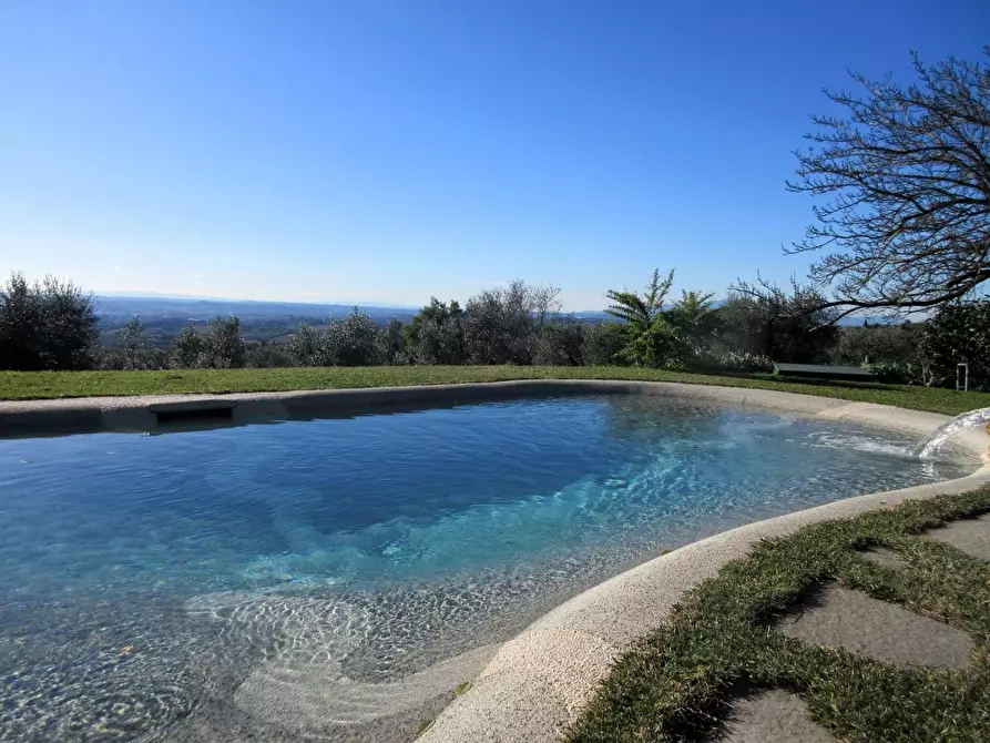 Immagine 1 di Casa colonica in vendita  a Capraia E Limite