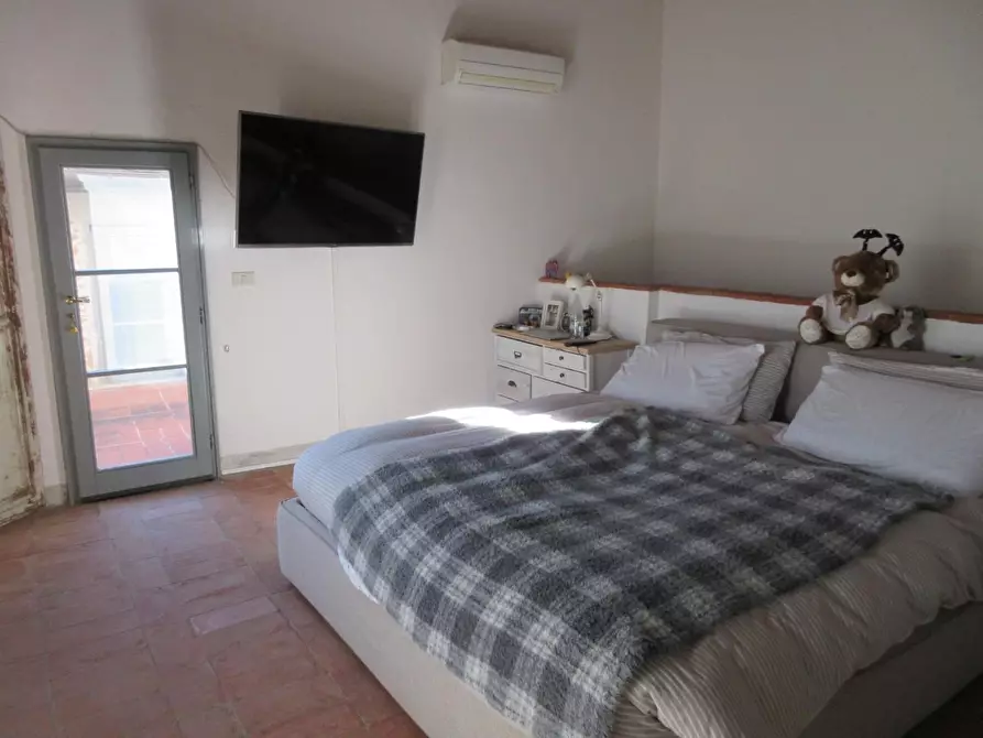 Immagine 15 di Casa colonica in vendita  a Capraia E Limite