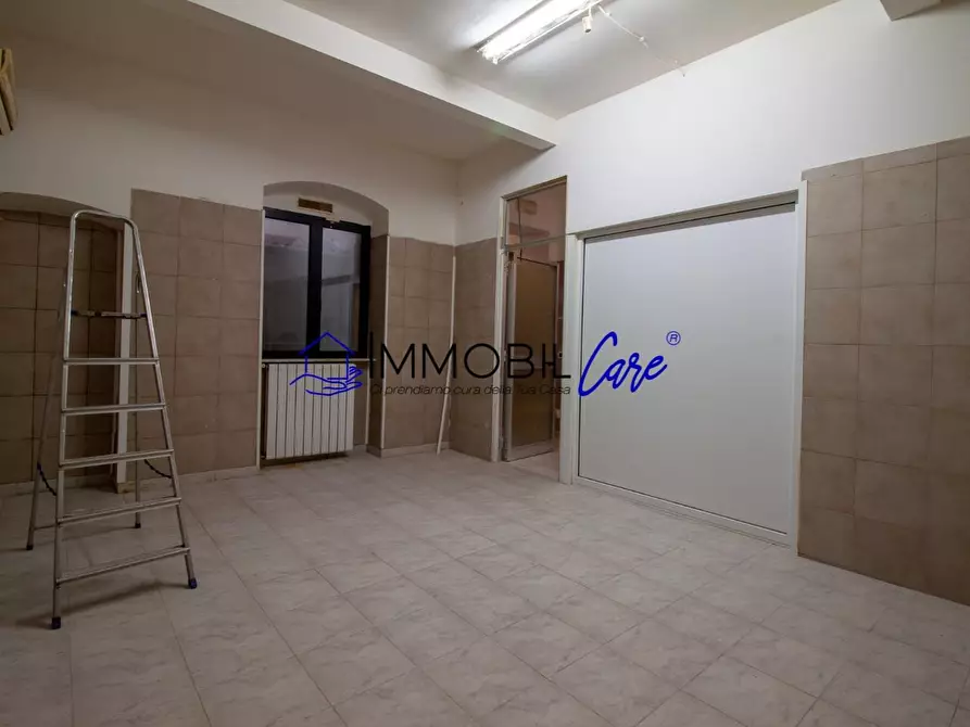 Immagine 11 di Laboratorio in vendita  a Livorno