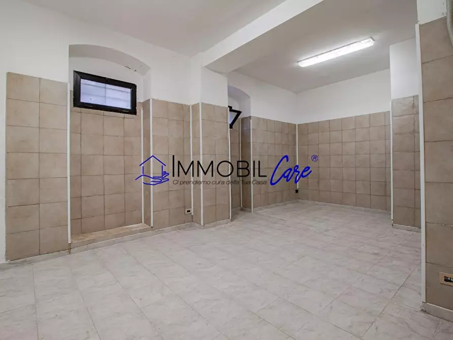 Immagine 12 di Laboratorio in vendita  a Livorno
