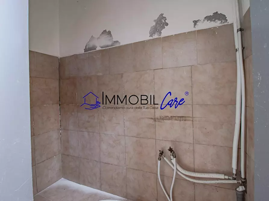 Immagine 14 di Laboratorio in vendita  a Livorno