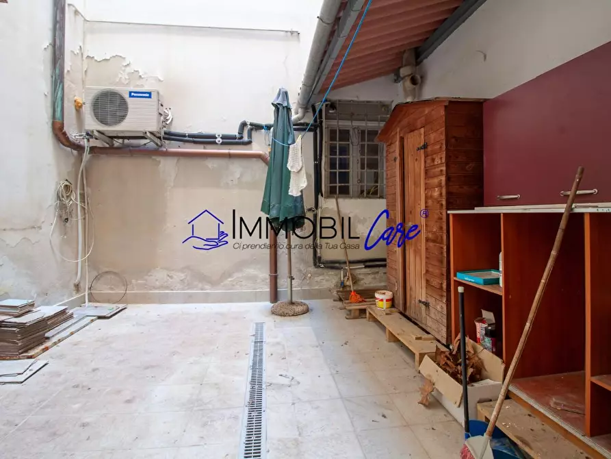 Immagine 9 di Laboratorio in vendita  a Livorno