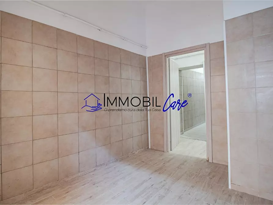 Immagine 3 di Laboratorio in vendita  a Livorno