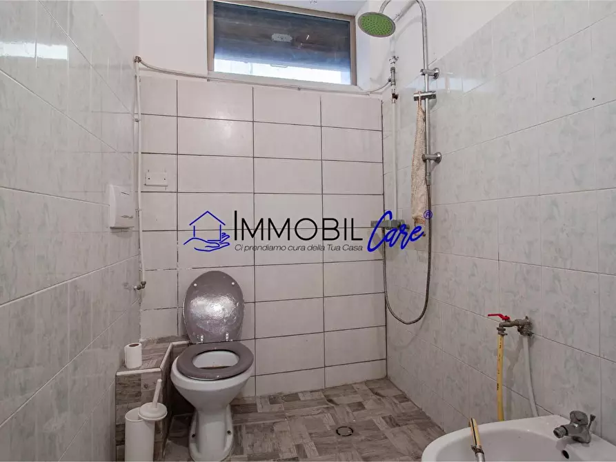 Immagine 5 di Laboratorio in vendita  a Livorno