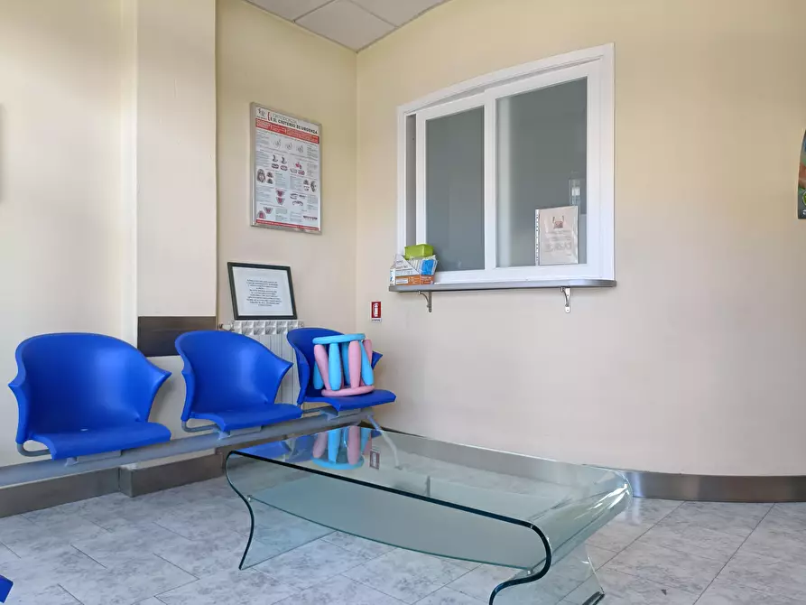 Immagine 12 di Ufficio in vendita  a Empoli