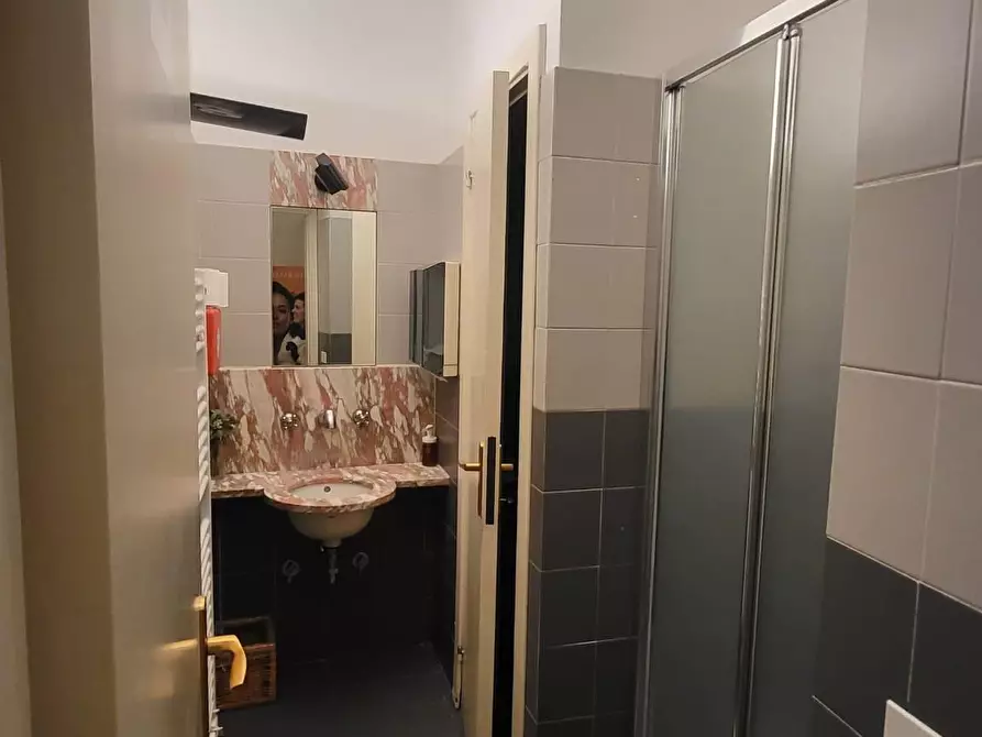 Immagine 2 di Laboratorio in affitto  a Lucca