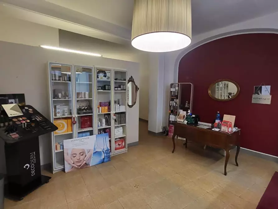 Immagine 4 di Laboratorio in affitto  a Lucca