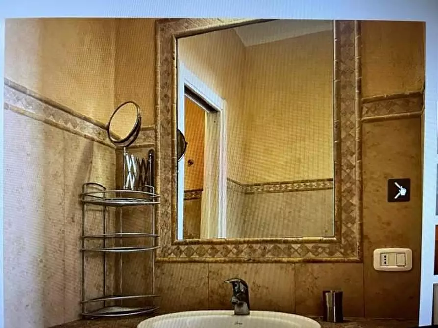 Immagine 2 di Appartamento in vendita  a Siena