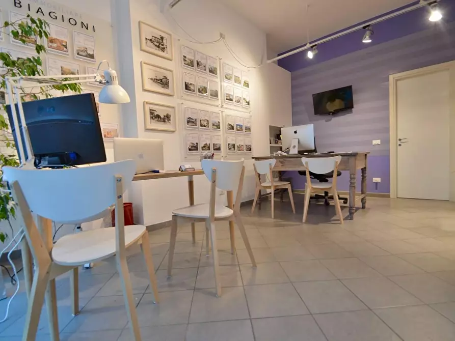 Immagine 17 di Appartamento in vendita  a Pietrasanta