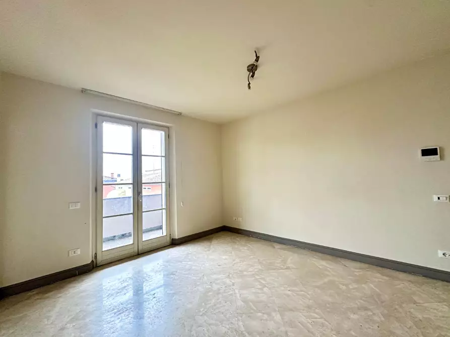 Immagine 21 di Appartamento in vendita  a Lucca