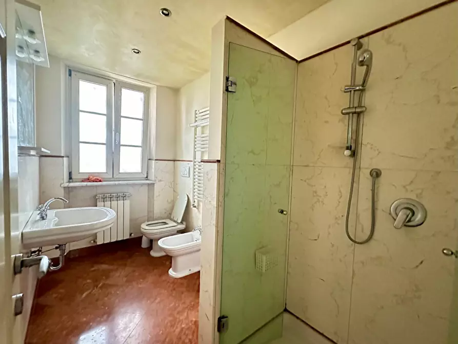 Immagine 26 di Appartamento in vendita  a Lucca