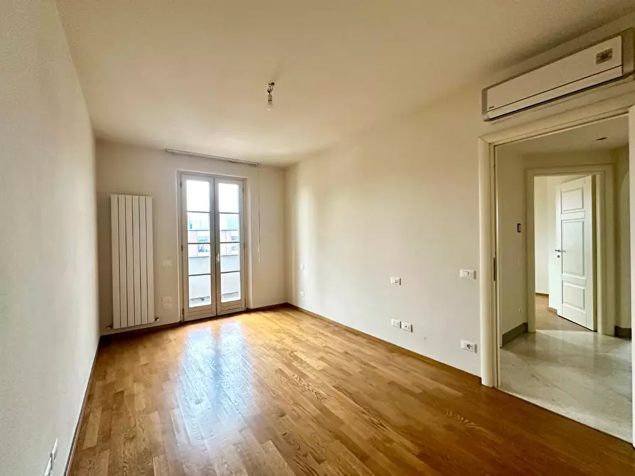 Immagine 12 di Appartamento in vendita  a Lucca