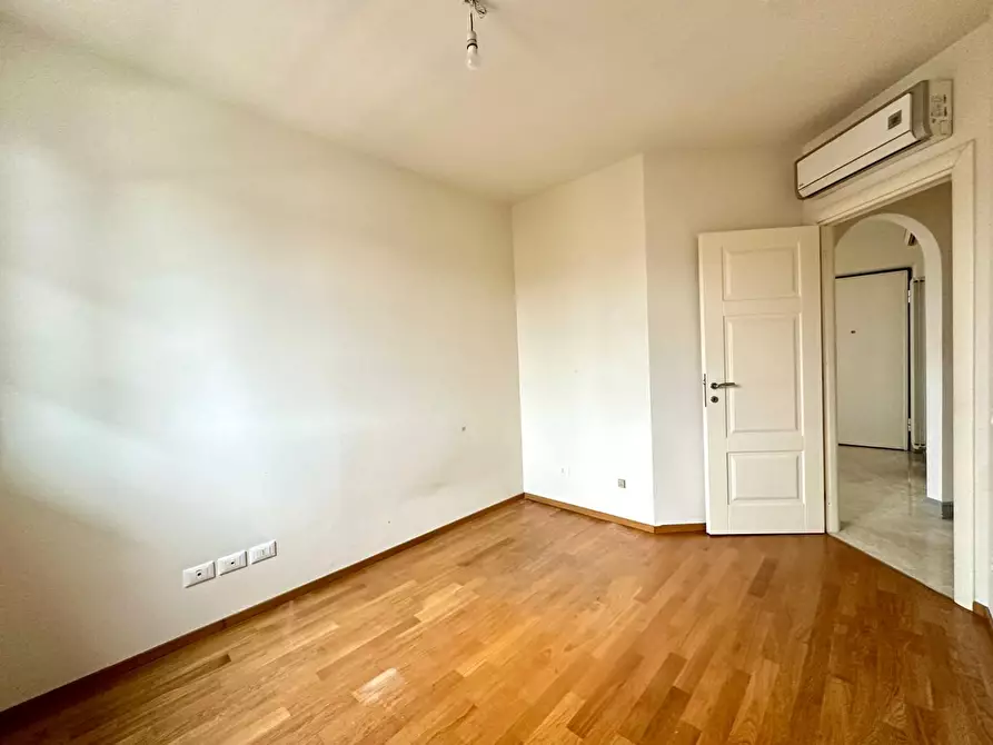 Immagine 24 di Appartamento in vendita  a Lucca