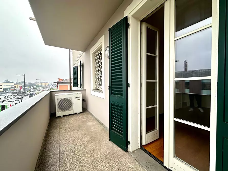 Immagine 19 di Appartamento in vendita  a Lucca