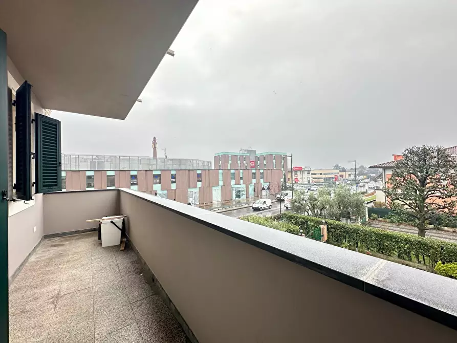 Immagine 27 di Appartamento in vendita  a Lucca