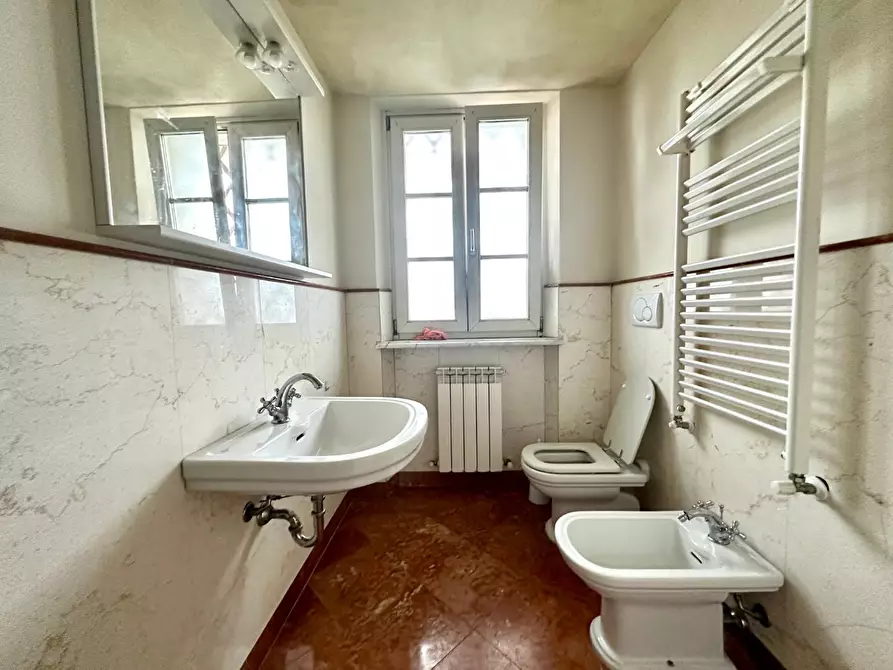 Immagine 25 di Appartamento in vendita  a Lucca