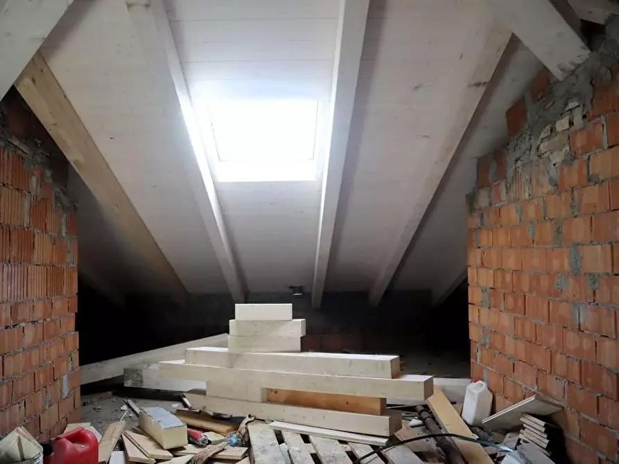 Immagine 10 di Appartamento in vendita  a Capraia E Limite