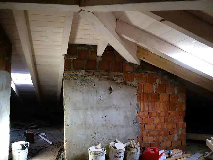 Immagine 4 di Appartamento in vendita  a Capraia E Limite