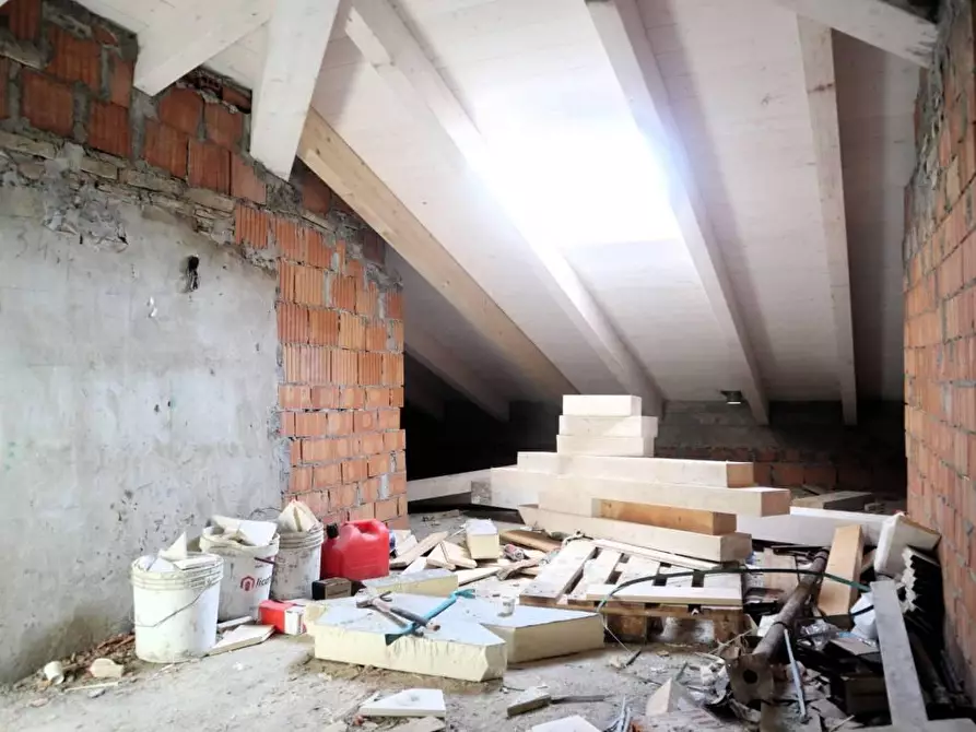 Immagine 13 di Appartamento in vendita  a Capraia E Limite