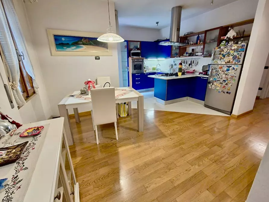 Immagine 7 di Villa in vendita  a Pisa