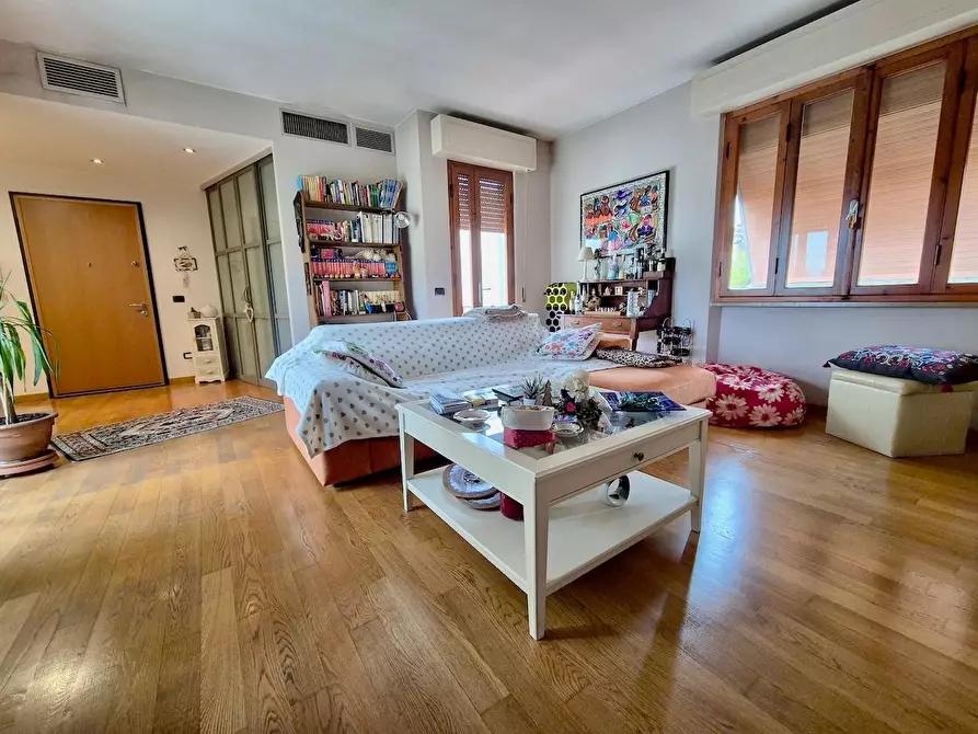 Immagine 4 di Villa in vendita  a Pisa