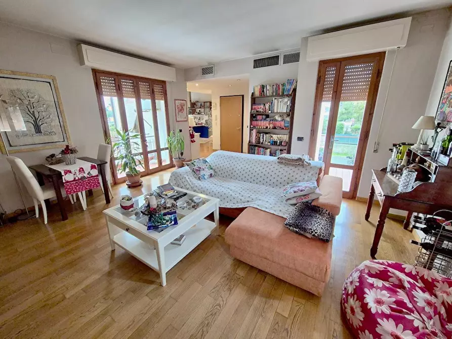 Immagine 5 di Villa in vendita  a Pisa