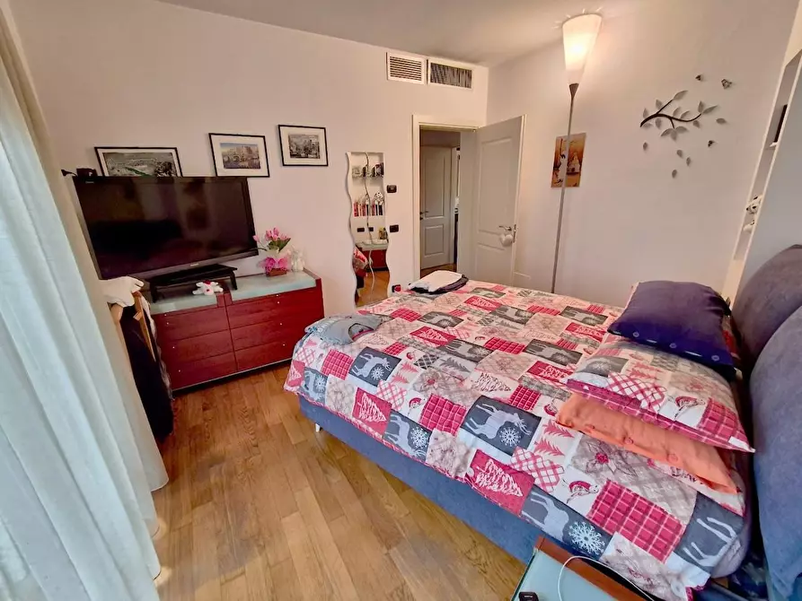 Immagine 14 di Villa in vendita  a Pisa