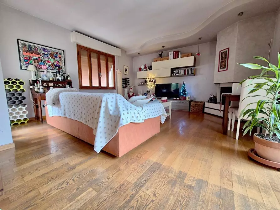 Immagine 3 di Villa in vendita  a Pisa