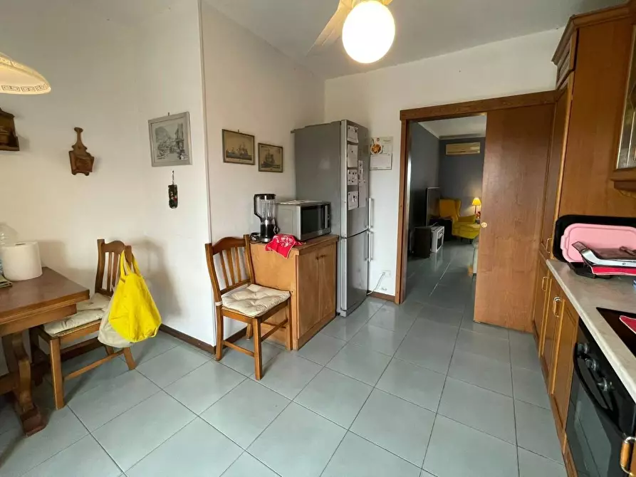 Immagine 9 di Appartamento in vendita  a Viareggio