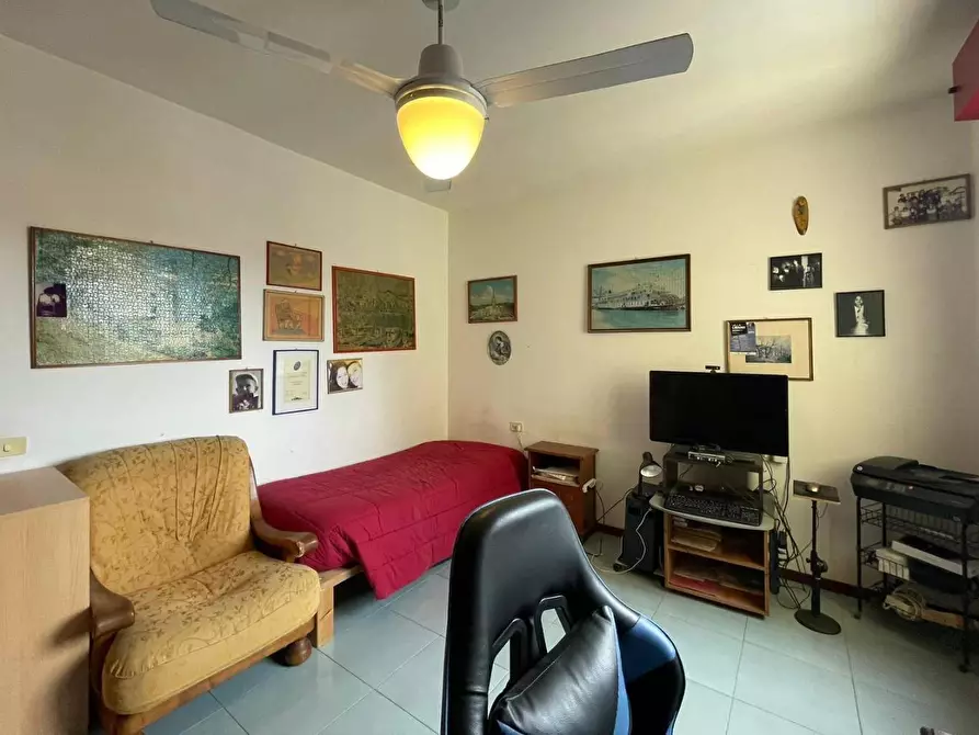 Immagine 23 di Appartamento in vendita  a Viareggio