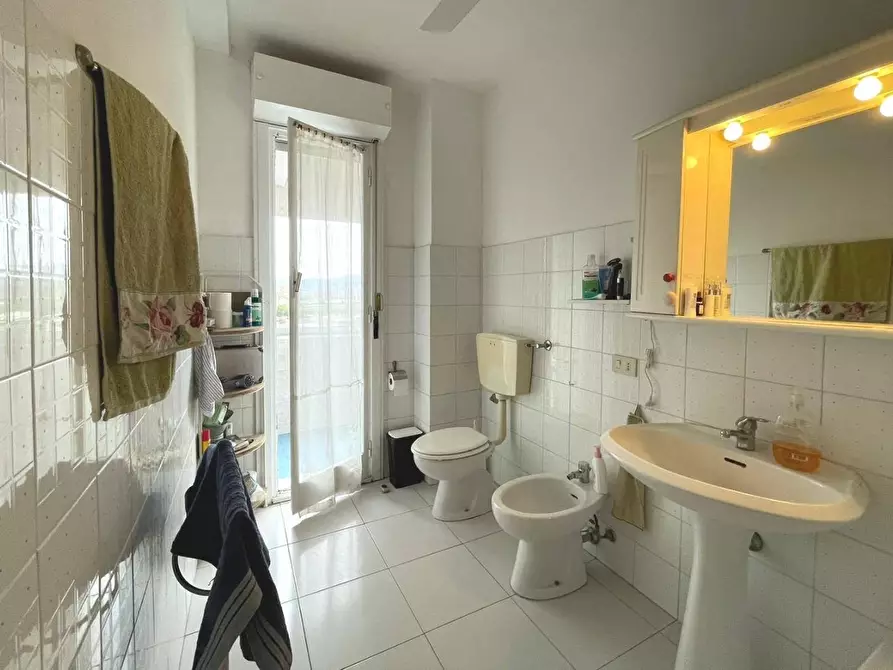 Immagine 12 di Appartamento in vendita  a Viareggio