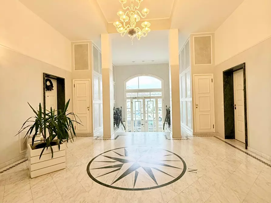 Immagine 2 di Mansarda in vendita  a Viareggio