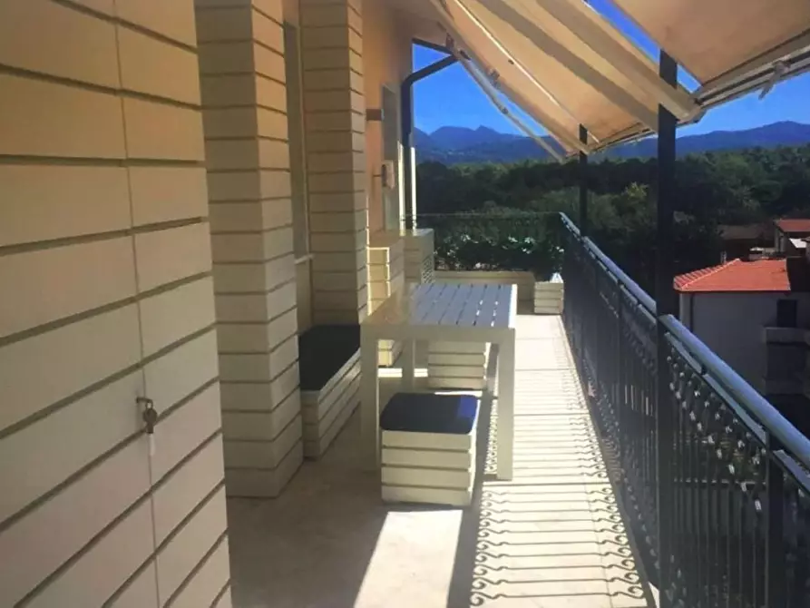 Immagine 10 di Mansarda in vendita  a Viareggio