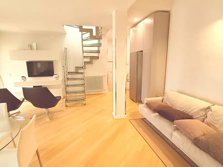 Immagine 15 di Mansarda in vendita  a Viareggio