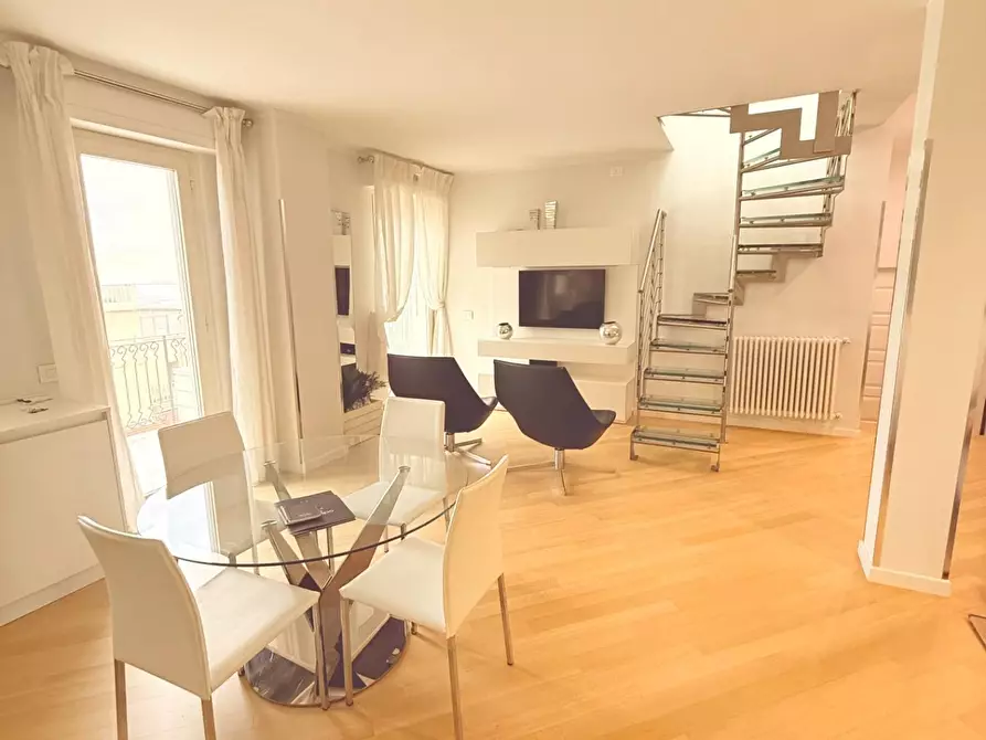 Immagine 5 di Mansarda in vendita  a Viareggio