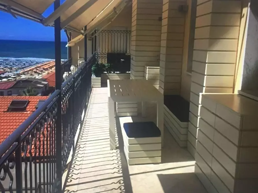 Immagine 11 di Mansarda in vendita  a Viareggio