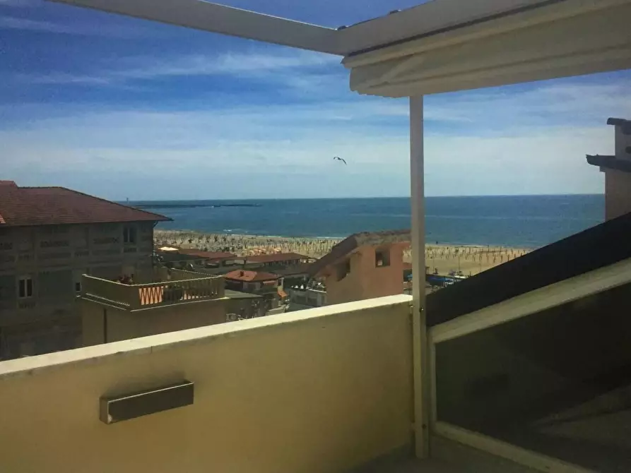 Immagine 8 di Mansarda in vendita  a Viareggio