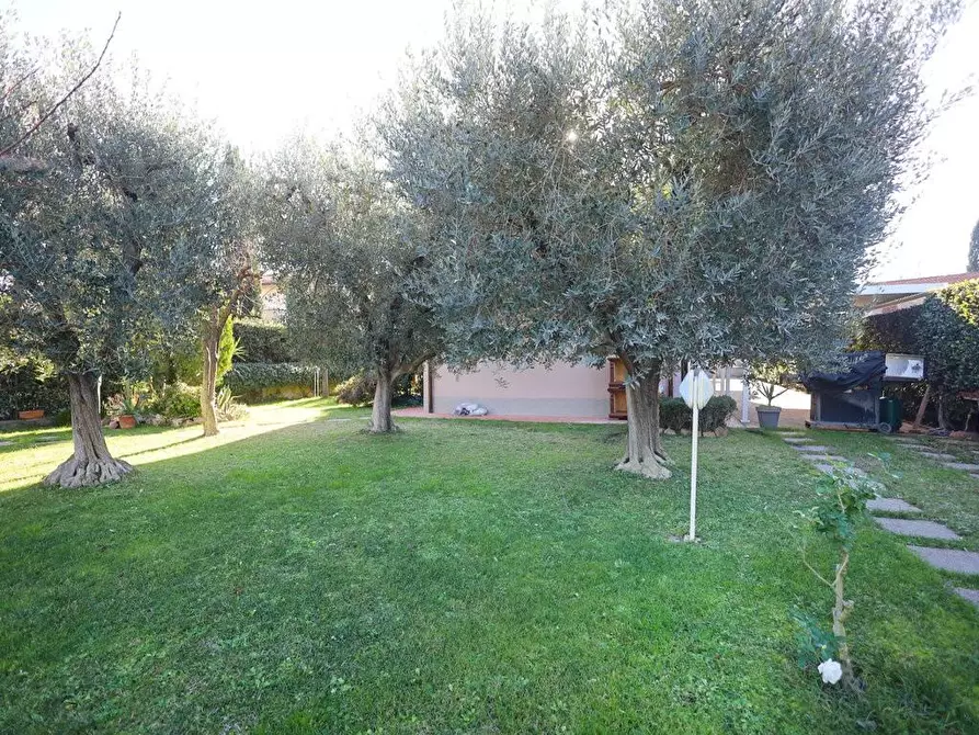 Immagine 28 di Villa in vendita  a Cascina